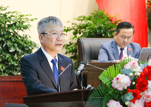 Chủ tịch HĐND TP Đà Nẵng Nguyễn Đức Dũng phát biẻu tại kỳ họp.