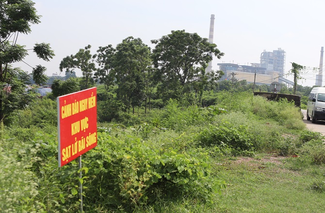 Cảnh báo sạt lở tại tuyến đê tả Thương, phường Bắc Giang Cảnh báo sạt lở tại tuyến đê tả Thương, phường Bắc Giang