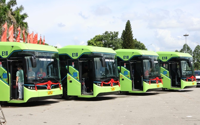 Các xe buýt điện được trang bị hiện đại, đồng bộ, sẵn sàng đi vào vận hành chính thức Các xe buýt điện được trang bị hiện đại, đồng bộ, sẵn sàng đi vào vận hành chính thức