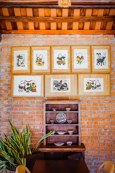 Không gian bài trí gợi về hình ảnh gian nhà gỗ Bắc Bộ xưa Không gian bài trí gợi về hình ảnh gian nhà gỗ Bắc Bộ xưa