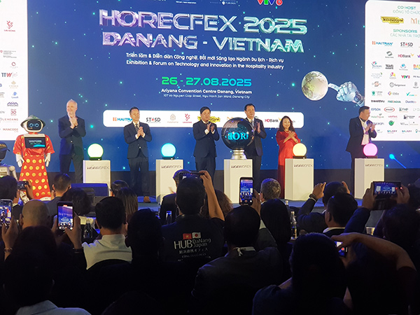 Thực hiện nghi thức khai mạc HorecFex Việt Nam 2025. Thực hiện nghi thức khai mạc HorecFex Việt Nam 2025.