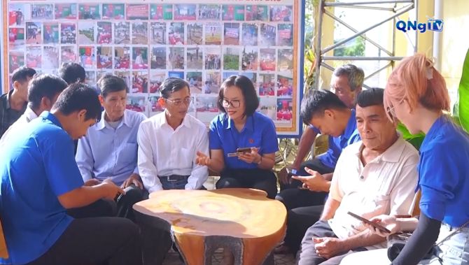 Quảng Ngãi tăng tốc xây dựng nền tảng chuyển đổi số ở cơ sở. Ảnh: Quảng Ngãi tv Quảng Ngãi tăng tốc xây dựng nền tảng chuyển đổi số ở cơ sở. Ảnh: Quảng Ngãi tv