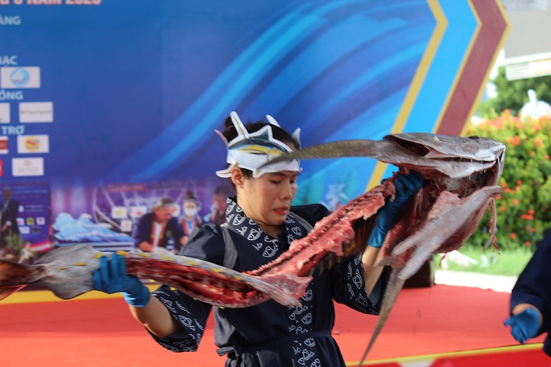 Bộ xương khủng của cá ngừ.