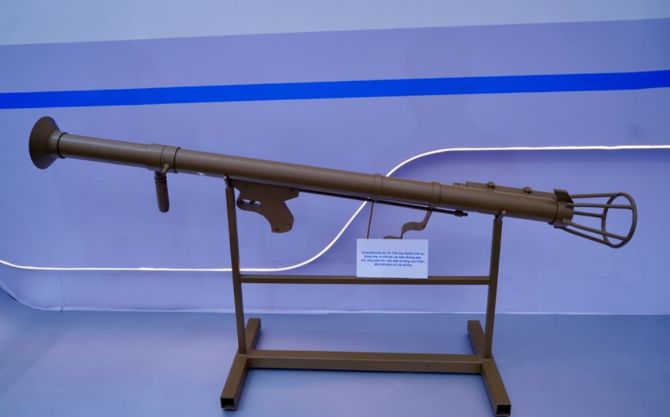 Triển lãm trưng bày súng Bazooka và súng SKZ do kỹ sư Trần Đại Nghĩa và các cộng sự cải tiến, chế tạo. Tháng 11/1946, kỹ sư Trần Đại Nghĩa đã nghiên cứu và sản xuất đạn Bazooka với sức xuyên tương đương sản phẩm của Mỹ.