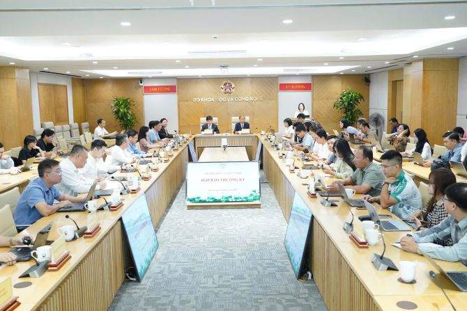 Quang cảnh buổi họp báo. Quang cảnh buổi họp báo.