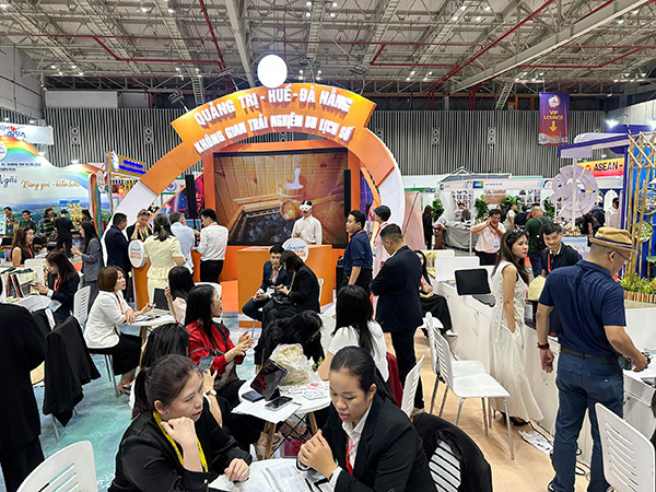 Gặp gỡ, kết nối B2B tại gian hàng chung của Đà Nẵng, Huế, Quảng Trị. Gặp gỡ, kết nối B2B tại gian hàng chung của Đà Nẵng, Huế, Quảng Trị.