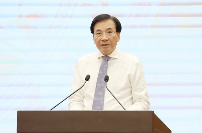 Bộ trưởng, Chủ nhiệm Văn phòng Chính phủ Trần Văn Sơn, Người phát ngôn của Chính phủ cung cấp thông tin cho báo chí - Ảnh: VGP