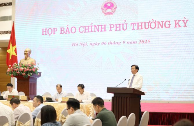 Bộ trưởng, Chủ nhiệm Văn phòng Chính phủ Trần Văn Sơn, Người phát ngôn của Chính phủ chủ trì buổi họp báo thường kỳ Chính phủ tháng 8 - Ảnh: VGP