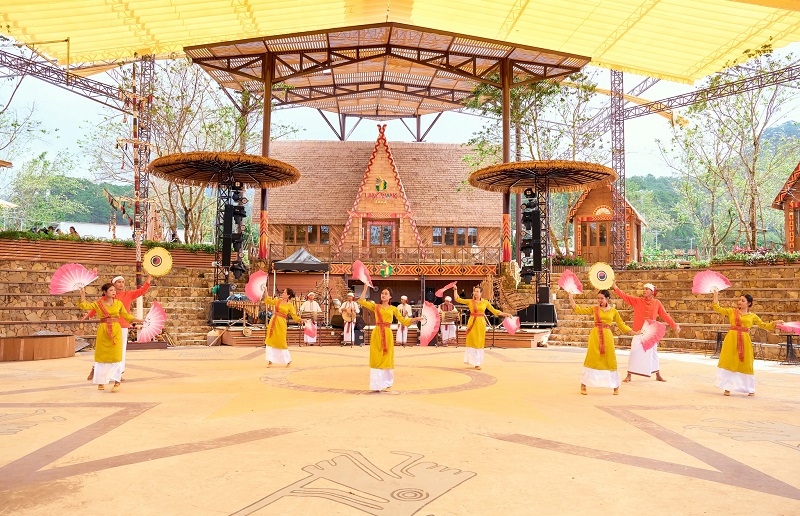 Khảo sát, kết nối sản phẩm du lịch tại khu du lịch Langbiang Land, phường Langbiang - Đà Lạt. Khảo sát, kết nối sản phẩm du lịch tại khu du lịch Langbiang Land, phường Langbiang - Đà Lạt.