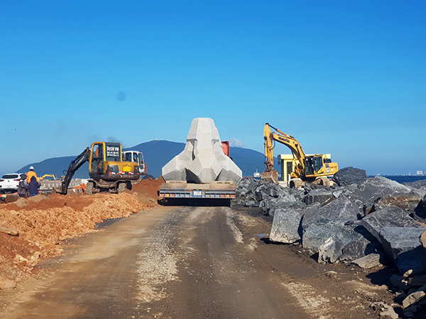 Toàn công trường đang vào chặng nước rút 75 ngày để đưa dự án về đích đúng tiến độ cam kết. Toàn công trường đang vào chặng nước rút 75 ngày để đưa dự án về đích đúng tiến độ cam kết.