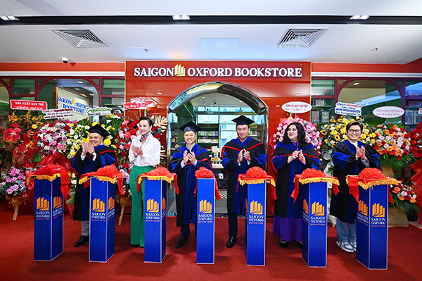 Khai trương Saigon Oxford Bookstore khai trương nhà sách phi lợi nhuận đầu tiên tại Việt Nam. Khai trương Saigon Oxford Bookstore khai trương nhà sách phi lợi nhuận đầu tiên tại Việt Nam.