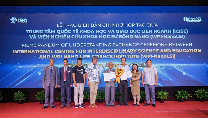 Trao biên bản ghi nhớ hợp tác giữa Trung tâm ICISE và Viện nghiên cứu khoa học sự sống Nano. Trao biên bản ghi nhớ hợp tác giữa Trung tâm ICISE và Viện nghiên cứu khoa học sự sống Nano.