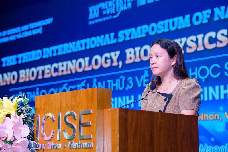 Bà Võ Cao Thị Mộng Hoài - Phó Giám đốc Sở KH&CN tỉnh Gia Lai, phát biểu chào mừng. Bà Võ Cao Thị Mộng Hoài - Phó Giám đốc Sở KH&CN tỉnh Gia Lai, phát biểu chào mừng.