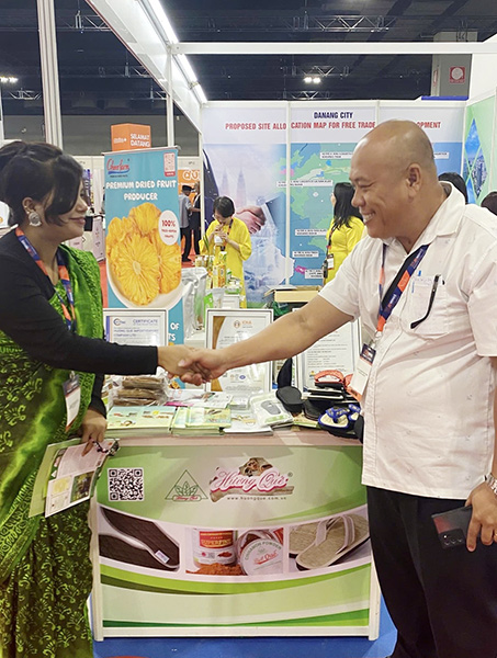 Hương Quế thỏa thuận hợp tác sản phẩm bột quế, dép – lót giày quế với đối tác từ Philippines, Malaysia và Trung Quốc…