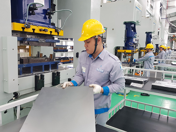 THACO góp phần giúp thu từ hoạt động xuất nhập khẩu tăng gần 8% so với cùng kỳ. THACO góp phần giúp thu từ hoạt động xuất nhập khẩu tăng gần 8% so với cùng kỳ.