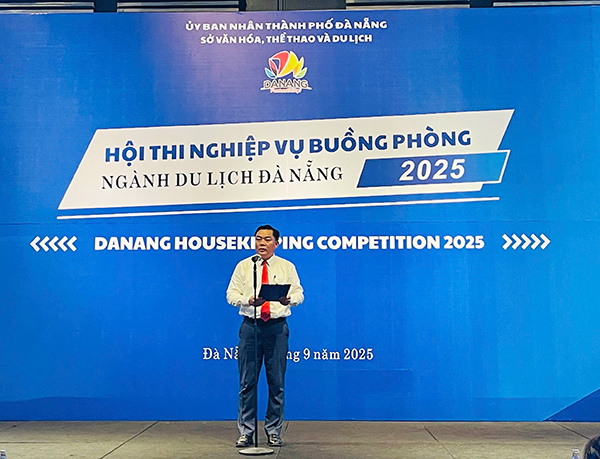 Phó Giám đốc Sở VH-TT&DL Đà Nẵng Tapf Viết Hải phát biểu khai mạc hội thi. Phó Giám đốc Sở VH-TT&DL Đà Nẵng Tapf Viết Hải phát biểu khai mạc hội thi.