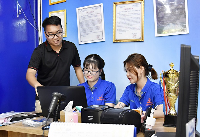 Anh Tạ Hải Đăng, chủ doanh nghiệp hoạt động trong lĩnh vực thể thao với thương hiệu Tada Sport, chia sẻ: "Bằng cách phân tích dữ liệu từ các nền tảng số, chúng tôi có thể cập nhật sản phẩm, dịch vụ kịp thời và đưa ra những chiến lược marketing phù hợp”.