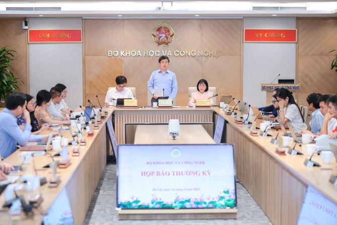 Quang cảnh buổi họp báo. Quang cảnh buổi họp báo.