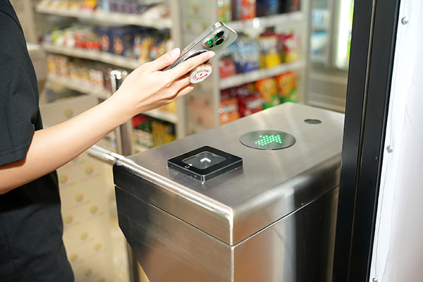 Tạo mã QR trên ứng dụng để vào cửa.