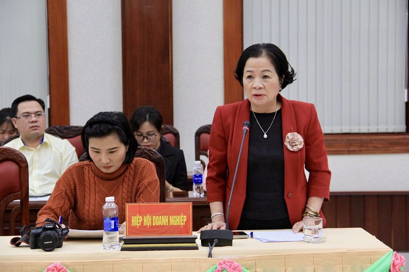 Bà Nguyễn Thị Sen - Chủ tịch Hiệp hội Doanh nghiệp tỉnh Gia Lai, phát biểu tại hội nghị.