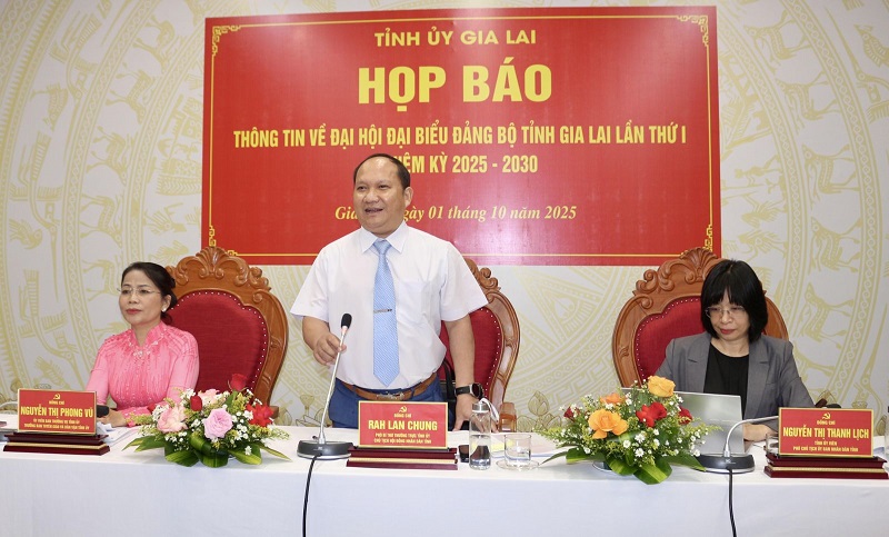Ông Rah Lan Chung - Phó Bí thư Thường trực Tỉnh ủy, Chủ tịch HĐND tỉnh Gia Lai, phát biểu tại buổi họp báo. Ông Rah Lan Chung - Phó Bí thư Thường trực Tỉnh ủy, Chủ tịch HĐND tỉnh Gia Lai, phát biểu tại buổi họp báo.