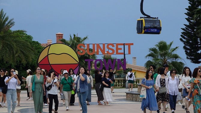 Phát triển dịch vụ du lịch tỉnh trở thành thương hiệu mạnh quốc gia và quốc tế, lấy Phú Quốc làm trung tâm du lịch sinh thái, nghỉ dưỡng đẳng cấp quốc tế, Phát triển dịch vụ du lịch tỉnh trở thành thương hiệu mạnh quốc gia và quốc tế, lấy Phú Quốc làm trung tâm du lịch sinh thái, nghỉ dưỡng đẳng cấp quốc tế,