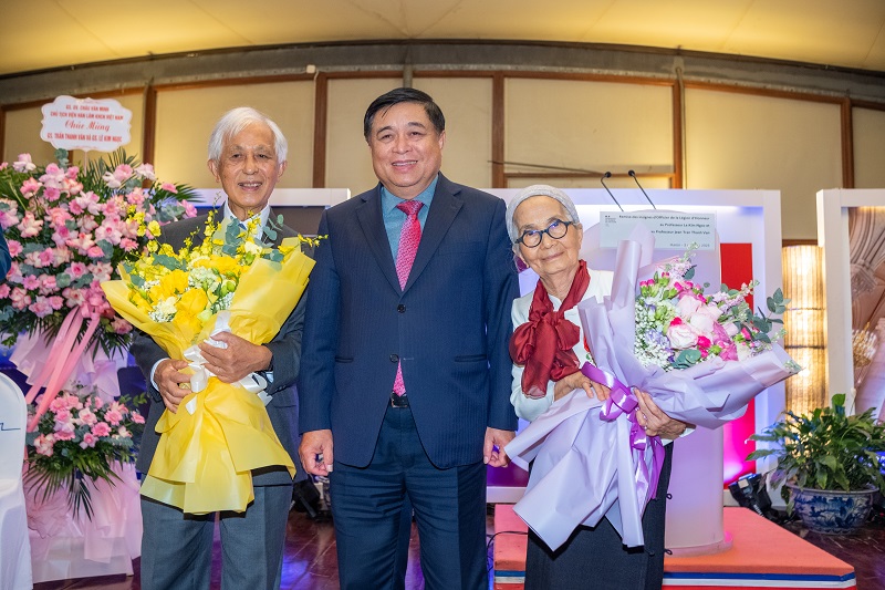 Phó Thủ tướng Nguyễn Chí Dũng chúc mừng đôi tri thức Việt biểu tượng của khoa học và nhân văn