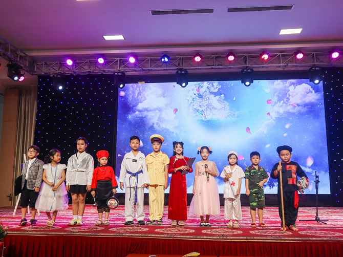 Các bé tham dự trình diễn thời trang "Ước mơ của bé"