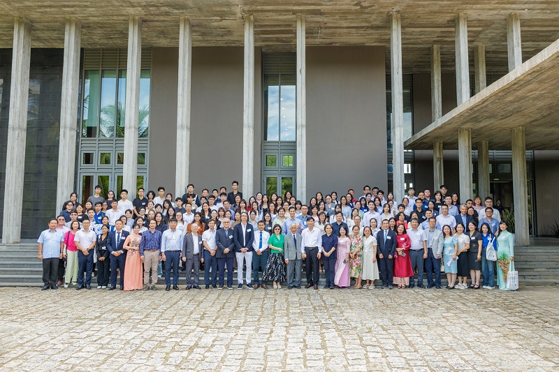 Các nhà khoa học trong nước và quốc tế quy tụ tại Trung tâm ICISE.