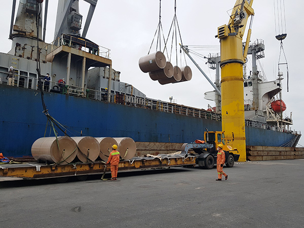 Xuất nhập khẩu hàng hoá qua cảng Đà Nẵng. Xuất nhập khẩu hàng hoá qua cảng Đà Nẵng.