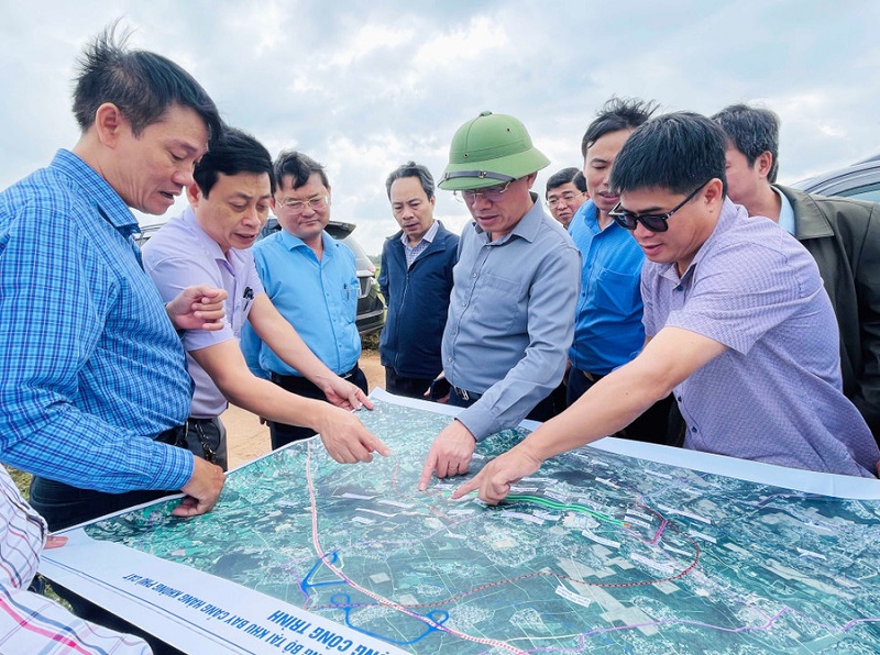 Lãnh đạo UBND tỉnh Gia Lai kiểm tra tiến độ triển khai các dự án. Lãnh đạo UBND tỉnh Gia Lai kiểm tra tiến độ triển khai các dự án.