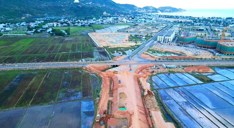 Vướng công tác đền bù, giải phóng mặt bằng, nhiều dự án giao thông trọng điểm trên địa bàn tỉnh Gia Lai có nguy cơ ảnh hưởng đến tiến độ triển khai. Vướng công tác đền bù, giải phóng mặt bằng, nhiều dự án giao thông trọng điểm trên địa bàn tỉnh Gia Lai có nguy cơ ảnh hưởng đến tiến độ triển khai.