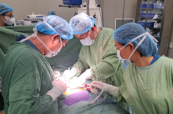 Ca phẫu thuật khẩn cấp của BV Đà Nẵng cứu sống nữ sinh T.N.P.U. Ca phẫu thuật khẩn cấp của BV Đà Nẵng cứu sống nữ sinh T.N.P.U.