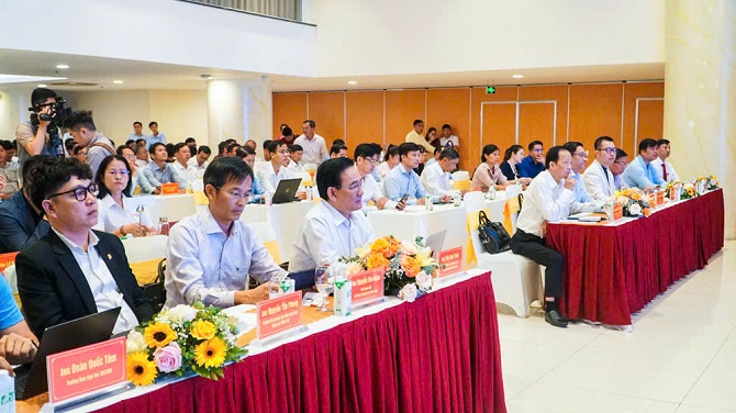 Đại biểu bàn giải pháp phát triển TMĐT Vĩnh Long giai đoạn 2026–2030 