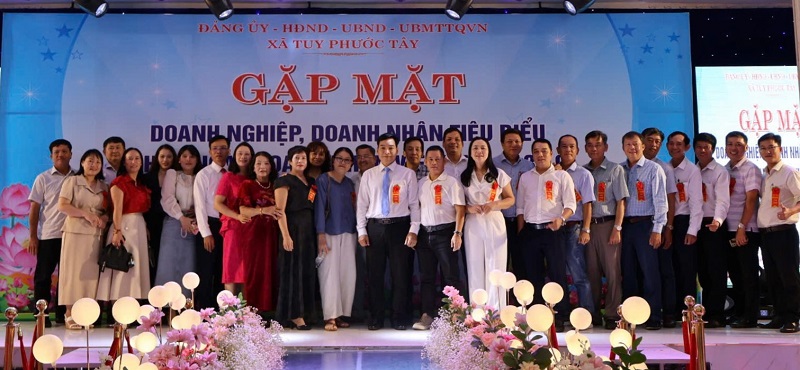 Xã Tuy Phước Tây gặp mặt doanh nghiệp, doanh nhân kỷ niệm ngày Doanh nhân Việt Nam.