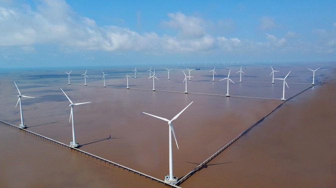 Trên lĩnh vực điện gió, điện năng lượng mặt trời, hiện tại tỉnh Cà Mau đã lên kế hoạch và phương án xuất khẩu điện sang một số quốc gia Đông Nam Á đây là là bước tiến vượt trội của tỉnh Cà Mau so với nhiều tỉnh thành trong cả nước.