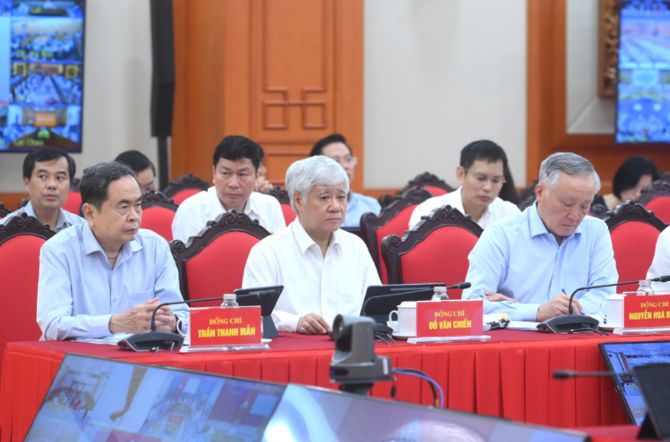 Các đồng chí lãnh đạo Đảng, Nhà nước tham dự phiên họp.