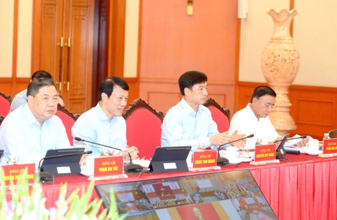 Các đồng chí lãnh đạo Đảng, Nhà nước tham dự phiên họp.