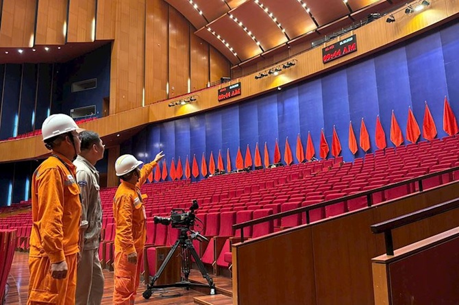 EVNHANOI đã xây dựng phương án đảm bảo cung cấp điện an toàn, liên tục và ổn định phục vụ Đại hội đại biểu Đảng bộ Thành phố Hà Nội lần thứ XVIII EVNHANOI đã xây dựng phương án đảm bảo cung cấp điện an toàn, liên tục và ổn định phục vụ Đại hội đại biểu Đảng bộ Thành phố Hà Nội lần thứ XVIII