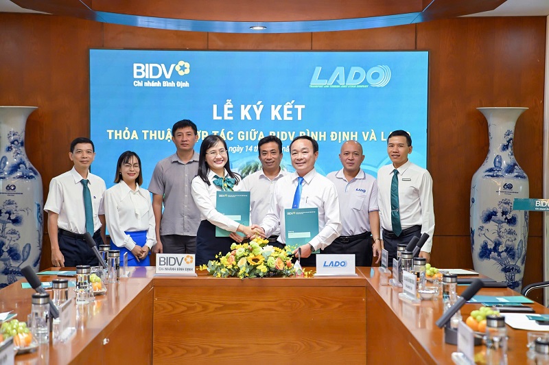 Ký kết hợp tác toàn diện giữa BIDV Bình Định và Lado taxi. Ký kết hợp tác toàn diện giữa BIDV Bình Định và Lado taxi.