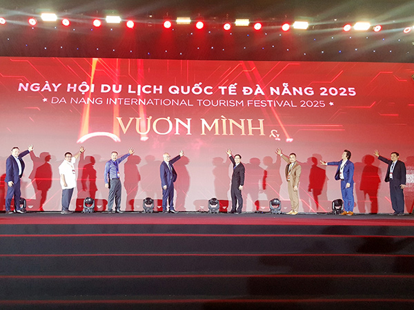 Thực hiện nghi thức khai mạc Ngày hội Du lịch quốc tế Đà Nẵng 2025. Thực hiện nghi thức khai mạc Ngày hội Du lịch quốc tế Đà Nẵng 2025.