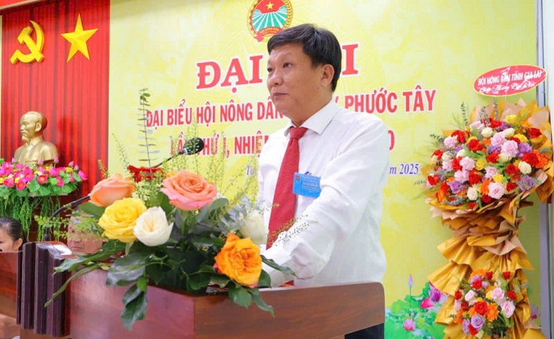 Ông Trần Duy Vũ - Phó Bí thư thường trực Đảng uỷ xã Tuy Phước Tây, phát biểu chỉ đạo đại hội.