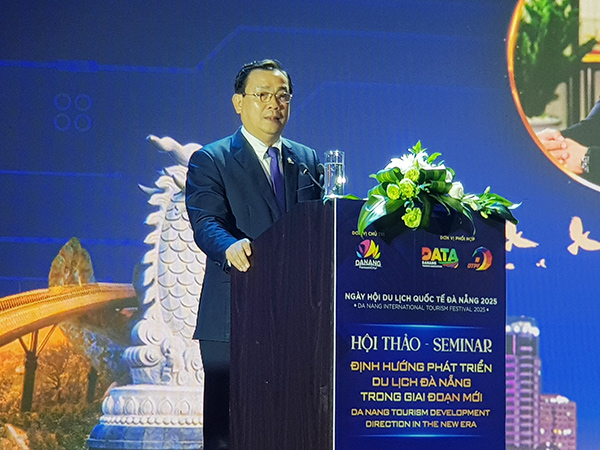 Cục trưởng Cục Du lịch quốc gia Việt Nam Nguyễn Trùng Khánh phát biểu tại hội nghị "“Định hướng phát triển du lịch Đà Nẵng trong giai đoạn mới” chiều ngày 17/10. Cục trưởng Cục Du lịch quốc gia Việt Nam Nguyễn Trùng Khánh phát biểu tại hội nghị "“Định hướng phát triển du lịch Đà Nẵng trong giai đoạn mới” chiều ngày 17/10.