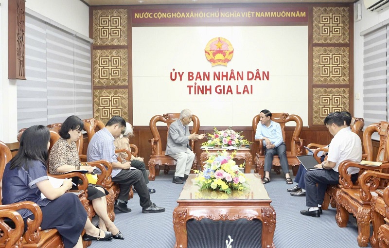 Chủ tịch UBND tỉnh Gia Lai tiếp và làm việc với GS Trần Thanh Vân.