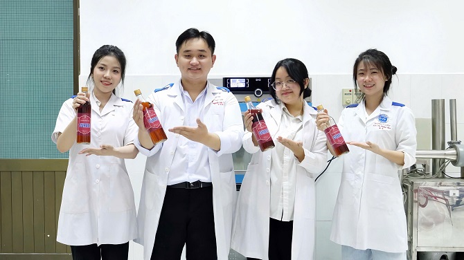 Sản phẩm nước mắm chay từ hành tím độc đáo của sinh viên TVU - trong  5 dự án kêu gọi vốn thành công từ nhà đầu tư tại Trường ĐH Trà Vinh
