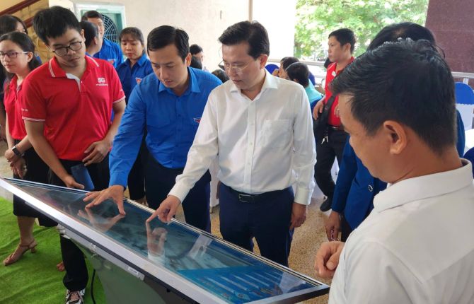 Tây Ninh tăng cường lãnh đạo, chỉ đạo triển khai Nghị quyết số 57-NQ/TW về phát triển khoa học, công nghệ, đổi mới sáng tạo và chuyển đổi số. Ảnh: Cổng thông tin điện tử Tây Ninh. Tây Ninh tăng cường lãnh đạo, chỉ đạo triển khai Nghị quyết số 57-NQ/TW về phát triển khoa học, công nghệ, đổi mới sáng tạo và chuyển đổi số. Ảnh: Cổng thông tin điện tử Tây Ninh.