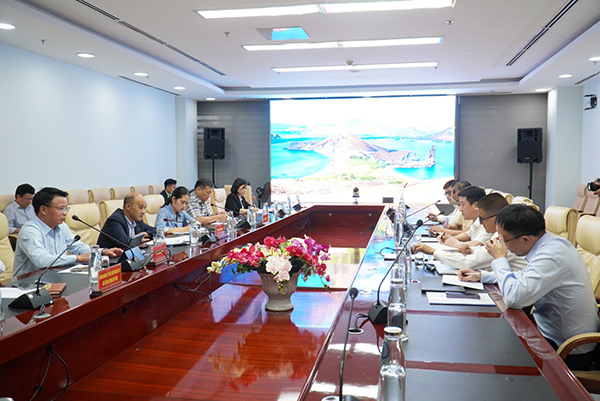 Buổi làm việc của Phó Chủ tịch UBND TP Đà Nẵng Lê Quang Nam với lãnh đạo Công ty Hữu hạn Tập đoàn Viện Khảo sát và Thiết kế số 4 Đường sắt Trung Quốc chiều ngày 22/10. Buổi làm việc của Phó Chủ tịch UBND TP Đà Nẵng Lê Quang Nam với lãnh đạo Công ty Hữu hạn Tập đoàn Viện Khảo sát và Thiết kế số 4 Đường sắt Trung Quốc chiều ngày 22/10.