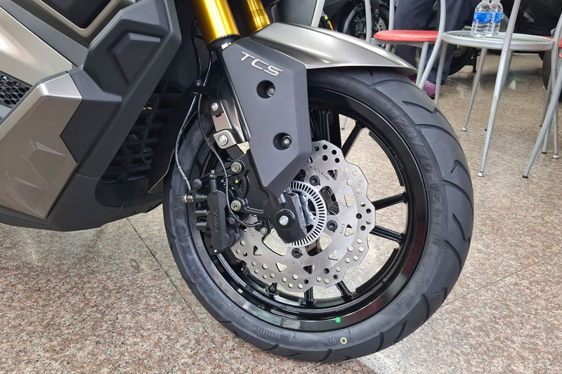 Xe tay ga 321cc, thiết kế siêu ngầu, giá gần 122 triệu đồng, cạnh tranh với Honda ADV 350