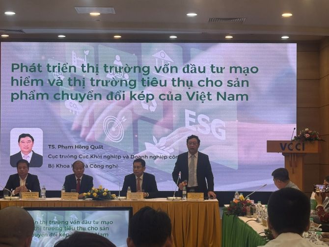 Quang cảnh diễn đàn.