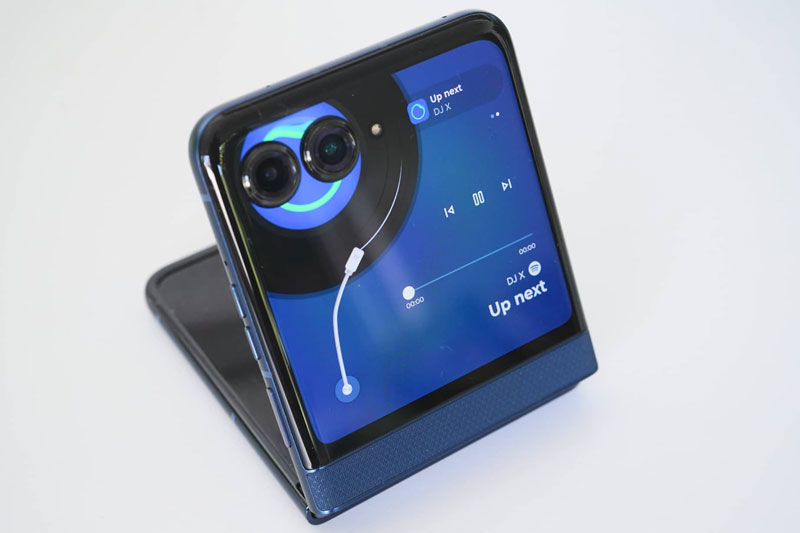 Smartphone màn hình gập, giá 19,99 triệu tại Việt Nam, cạnh tranh với Samsung Galaxy Z Flip7 5G